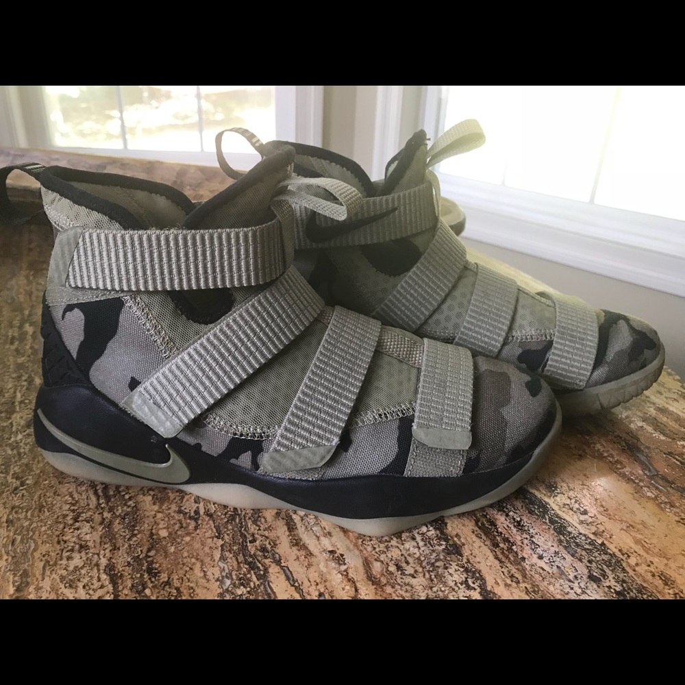 Boys Nike Lebron Soldier XI
